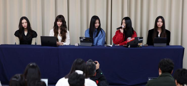 K-pop girl group NewJeans' members at a press conference, Thursday / Yonhap  